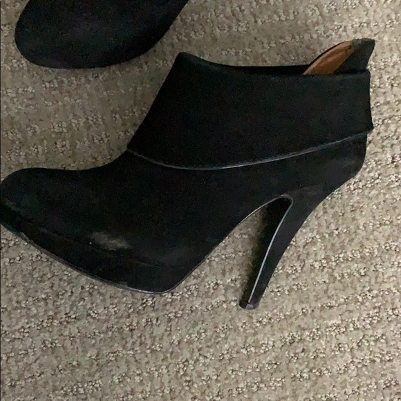 SUEDE HIGH HEELED BOOTIES! - Picture 5 of 5